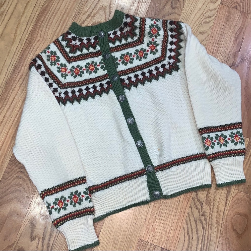 Vintage classic Nordic 100% wool Grandma’s sweater hand made size S